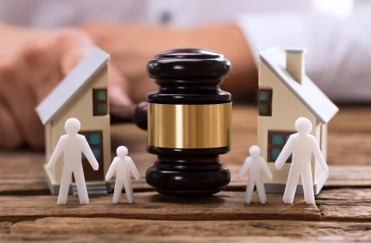 Representation of responsibilities and division of assets in divorce.