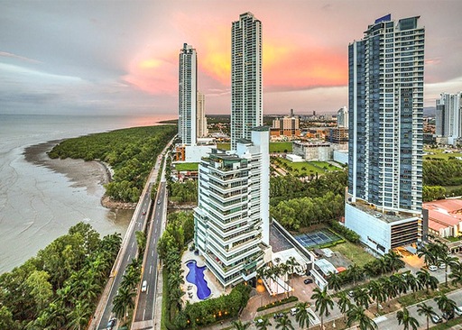 Costa del Este en Ciudad de Panamá al atardecer