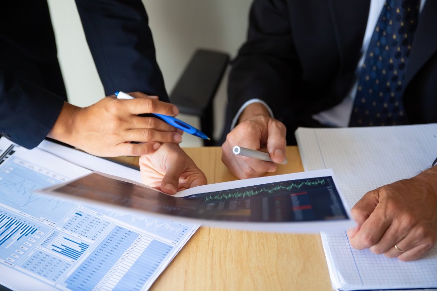 investor broker discussing trading strategy