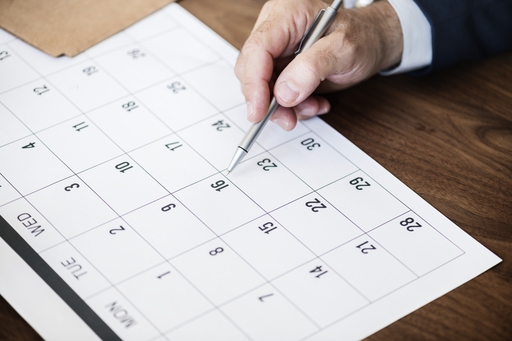 Applicant reviewing the deadlines in the Panama residency process