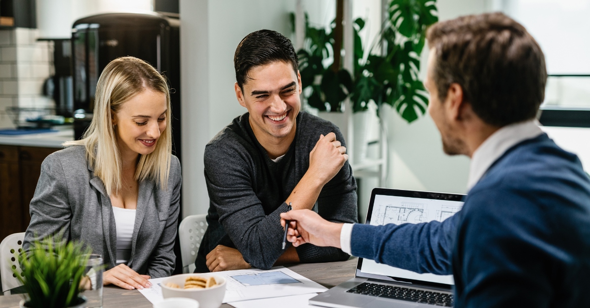 People hiring an experienced lawyer in Panama