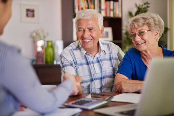 Couple receiving legal advice on applying for Panama Retirement Visa