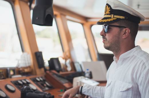 Marinero en prácticas para obtener la licencia de capitán en Panamá