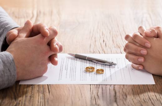 Couple evaluating options for dissolving a foreign marriage in Panama